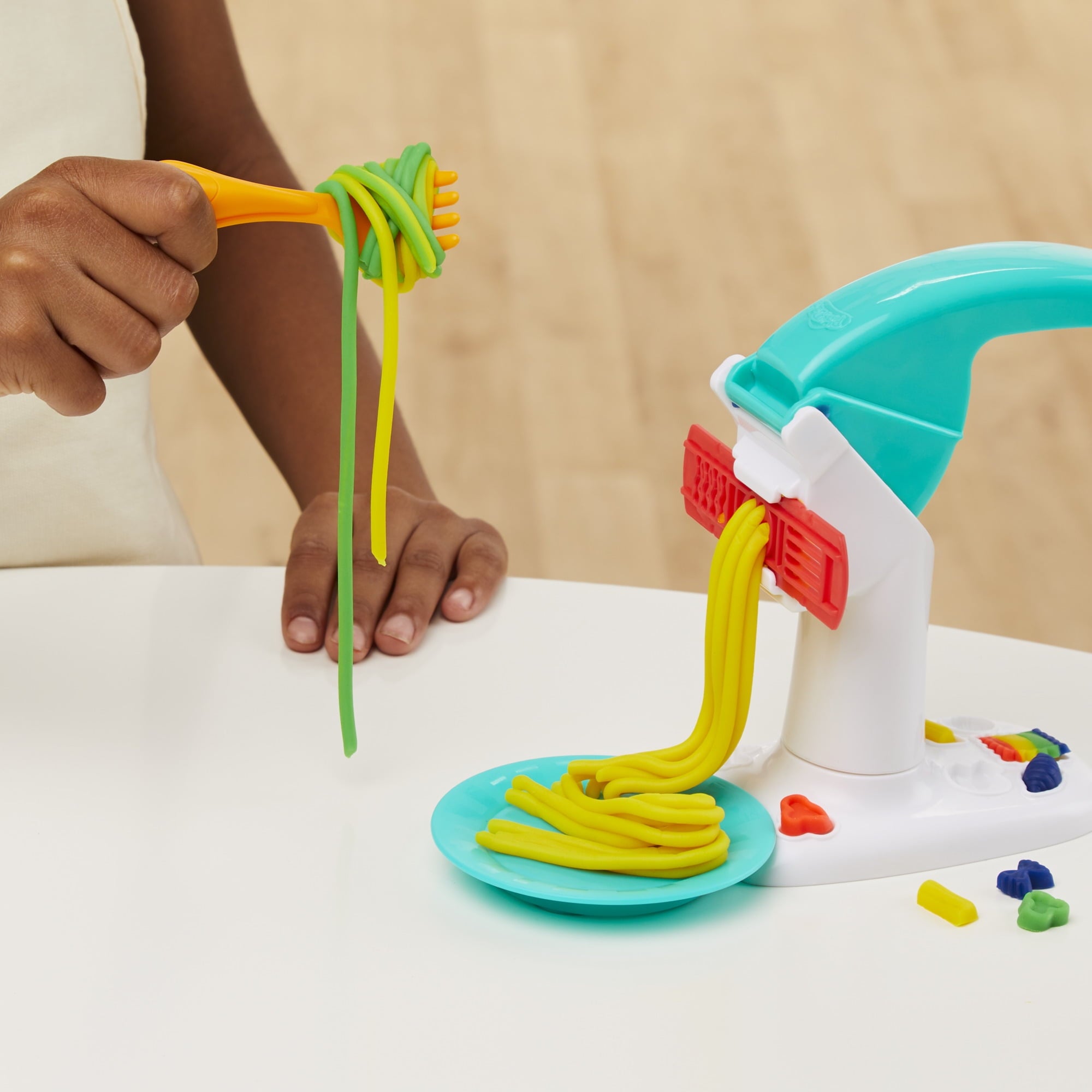 Play-Doh Kitchen Creations Lil’ Noodle Set - 4 Color